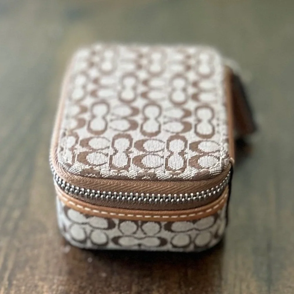 Coach Jewelry Medicine Case Signature Monogram Canvas Leather Tag Designer Y2K